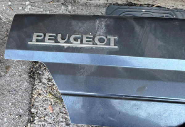Кришка багажника peugeot 605 1994