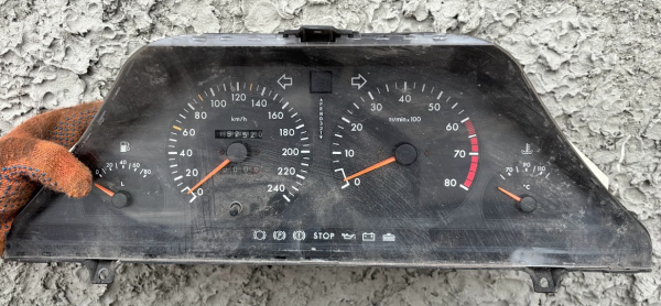 Панель приладів кілометри peugeot 605 1994