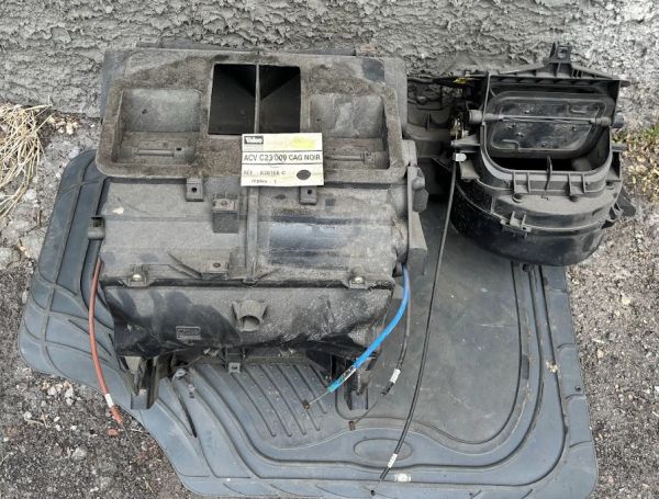 Корпус пічки peugeot 605 1994 (ACV C23 00 CAG NOIR)